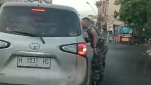 Aksi Anggota TNI Marahi Pemobil-Keluarkan Sajam, Kini Diperiksa
