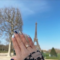 Melalui salah satu unggahannya Wika Salim tampak memamerkan cincin lamaran pemberian Max. Unggahan Wika Salim pun langsung dibanjiri ucapan selamat dari para netizen. Foto: Instagram/@wikasalim