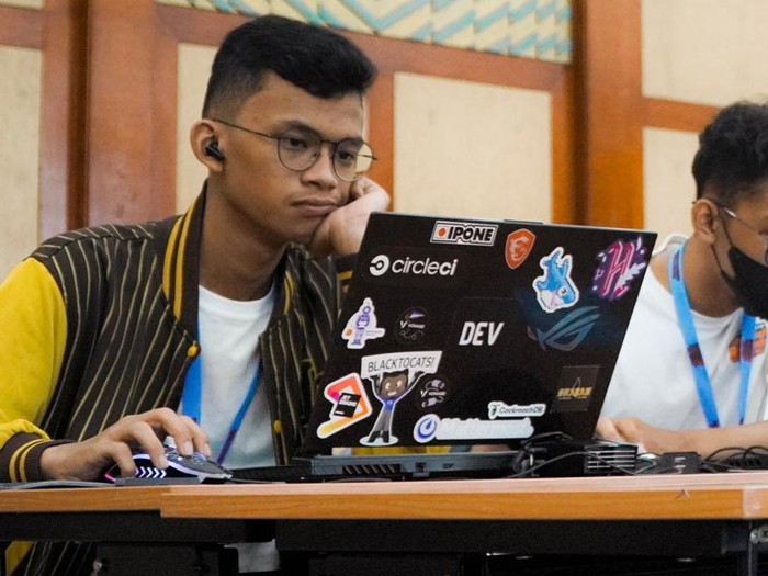 Abdullah Mudzakir (18) Siswa kelas XII SMKN 8 Kota Semarang. Foto diunggah Senin (6/3/2023).