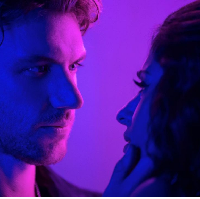 Sedangkan Adam Demos berperan sebagai Brad Simon, mantan pacar Billie Connelly. Adam yang berprofesi sebagai produser dan CEO label rekaman musik kembali menghantui kehidupan cinta Billie di Sex/Life season 2. Foto: Instagram