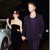 Sarah Shahi dan Adam Demos merupakan dua bintang utama serial dewasa Neflix, Sex/Life. Setelah sukses dengan musim pertamanya, Sex/Life kembali dengan musim kedua yang tayang perdana pada 2 Maret 2023. Foto: Instagram