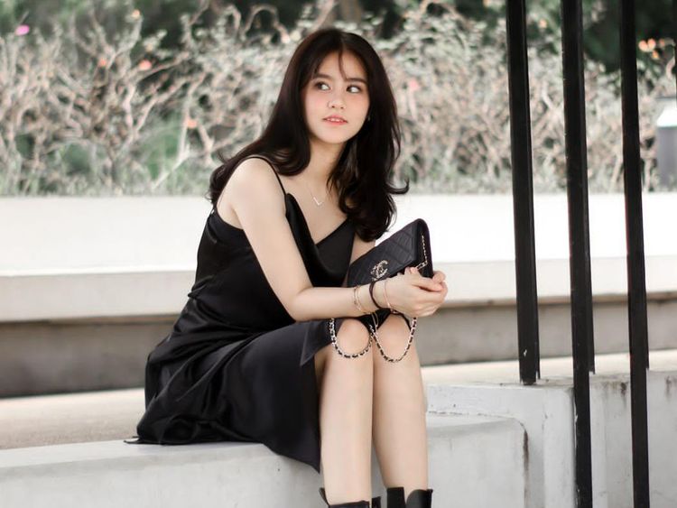 5 Potret Anisa Rahim, Selebgram Jago Main Game Lulusan Fashion Design