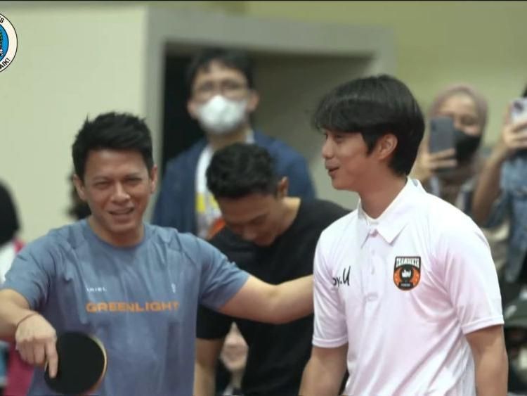 10 Potret Serunya Adu Pingpong Ariel Vs Dikta, Bikin Salah Fokus!