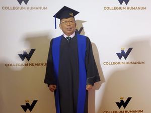 Waket MPR Arsul Sani Raih Gelar Doktor Hukum dari Collegium Humanum