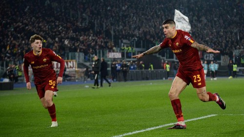 ROME, ITALY - MARCH 05:  Gianluca Mancini of AS Roma celebrates after scoring goal 1-0 during the Serie A match between AS Roma and Juventus at Stadio Olimpico on March 05, 2023 in Rome, Italy. (Photo by Silvia Lore/Getty Images)