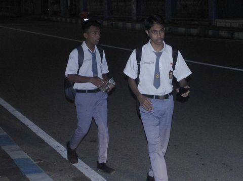 Suasana ruangan kelas yang masih kosong akibat banyaknya pelajar yang terlambat di SMA Negeri I Kupang, di Kota Kupang, NTT, Senin (6/3/2023). Para siswa SMA/SMK di Kupang mengaku masih sulit menyesuaikan waktu jam belajar dan tidur sehingga setelah penerapan kebijakan sekolah jam 5.30 WITA, masih banyak yang masih terlambat dan mengantuk di jam-jam sekitar 08.00 WITA dan 09.00 WITA. ANTARA FOTO/Kornelis Kaha/hp.