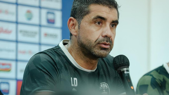 Pelatih Persita Tangerang Luis Duran.