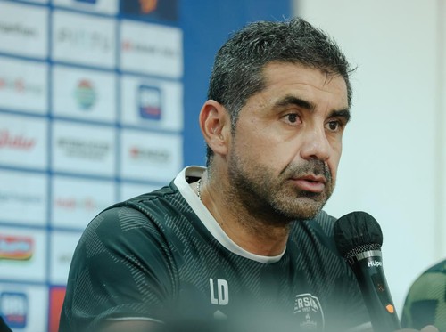 Pelatih Persita Tangerang Luis Duran.