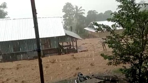 Banjir bandang yang menerjang Kabupaten Bima merusak Kantor Urusan Agama (KUA) dan rumah dinas camat Wawo.