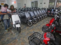 Jokowi Evaluasi Insentif Motor Listrik, Semua Orang Bisa Dapat Subsidi Rp 7 Juta