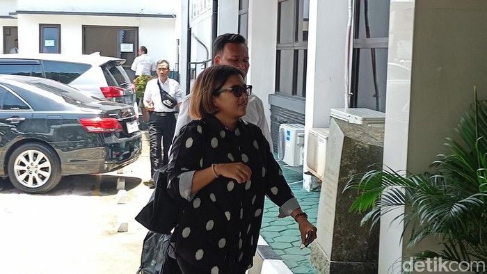 Fatia Maulidiyanti tiba di Kejari Jakarta Timur