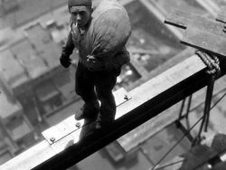 14 Foto Jadul Punya Cerita Mencekam dan Menyentuh Hati