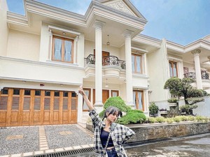 Penyebab Fuji Parno hingga Pasang Papan Larangan Memfoto Rumah Barunya