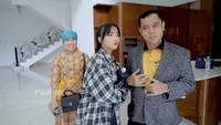 Kedua orang tua Fuji bangga dengan pencapaian anaknya. Fuji lantas menyebut semua ini bisa ia capai karena doa orang tua.