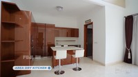 Seperti ini penampakan dapur kering secara keseluruhan di rumah baru Fuji. Tampak masih polos karena Fuji belum membeli berbagai kebutuhan dapur.