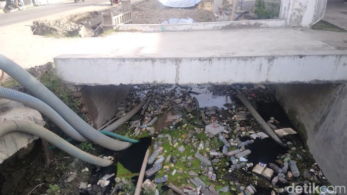 Warga di Kota Gorontalo mengeluhkan proyek Kanal Banjir Tanggidaa yang mangkrak.