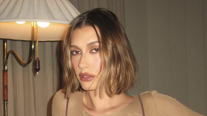 Hailey Bieber Hailey Bieber pamer body goals.