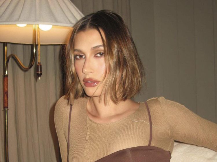 Potret Hailey Bieber Pamer Body Goals, Ternyata Ini Rahasianya