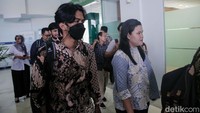 Kedatangan Koalisi Masyarakat Sipil Kawal Pemilu Bersih ini untuk melaporkan hakim PN Jakarta Pusat yang memutus penundaan pemilu melalui sengketa perbuatan melawan hukum perdata. 