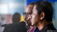 Saleh juga menyebut bahwa hakim PN Jakpus telah mengabaikan konstitusi.
