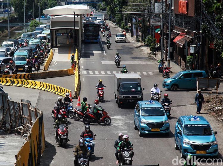 Dear Pengguna TransJ, Halte Harmoni Pindah Sementara ke Sini