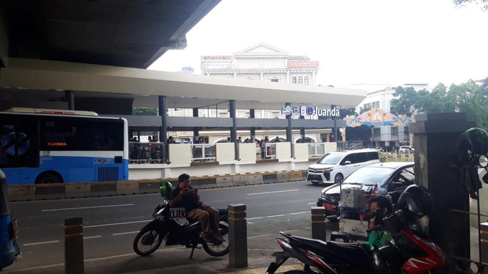 Halte TransJakarta Juanda