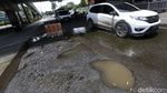 Hati-hati! Jalan Metro Pondok Indah Rusak