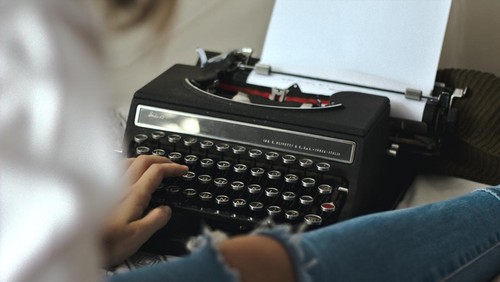 Ilustrasi pantun dan puisi.