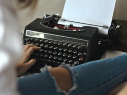 10 Puisi Tentang Ibu Telah Meninggal yang Menyentuh Hati