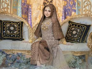 7 Inspirasi Gaun Pengantin Hijab Modern, Mewah dan Beda Dari yang Lain