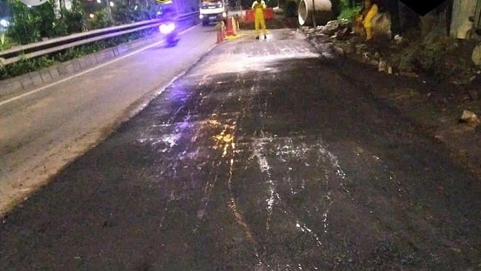 Jalan RA Kartini di Cilandak, Jakarta Selatan (Jaksel), yang amblas sudah diperbaiki. Sudin Bina Marga Jaksel tetap memantau kondisi jalan tersebut. (Instagram @binamargadki)