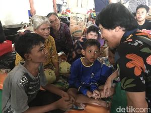 Beri Trauma Healing, Kak Seto Datangi Posko Korban Kebakaran di Plumpang