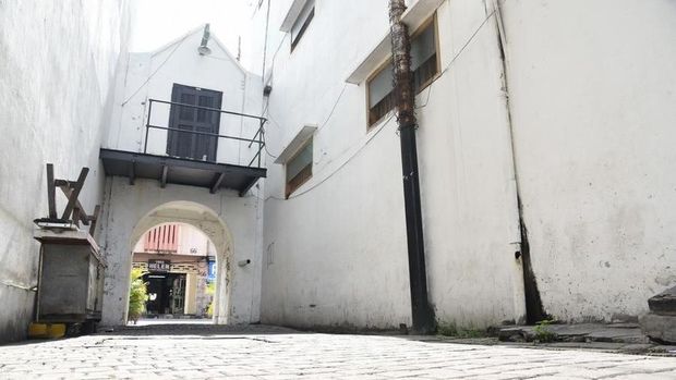 Surabaya merupakan kota metropolitan sebagai pusat bisnis dan perekonomian di Jawa Timur. Tak banyak yang tahu, di masa lalu pernah ada keraton di Surabaya.