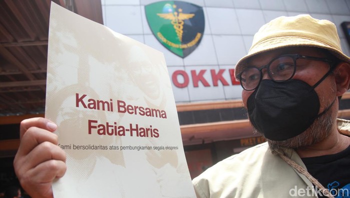 Haris-Fatia diserahkan ke kejaksaan hari ini terkait kasus pencemaran nama baik Menko Marves Luhut Binsar Pandjaitan. Keduanya dilimpahkan ke Kejari Jaktim.