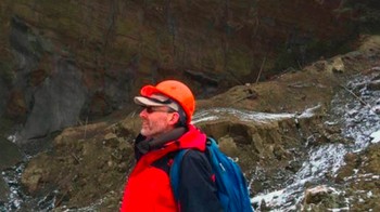 Biasanya, kawah terbentuk oleh meteor yang menghantam Bumi. Nah, kawah permafrost seperti Batagaika terbentuk akibat ledakan yang disebabkan oleh kantong udara yang tertahan di antara tanah beku. Foto: Alexander Gabyshev/Siberian Times