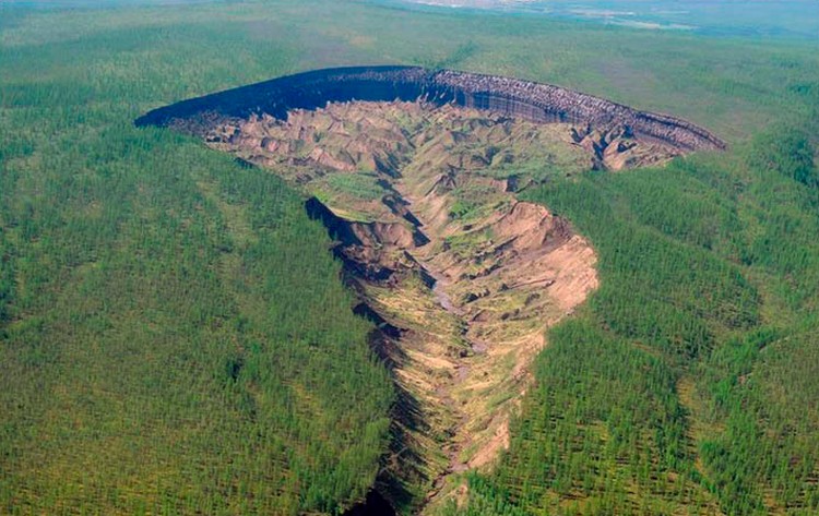 Kawah Batagaika Kawah Batagaika di Siberia terus melebar.