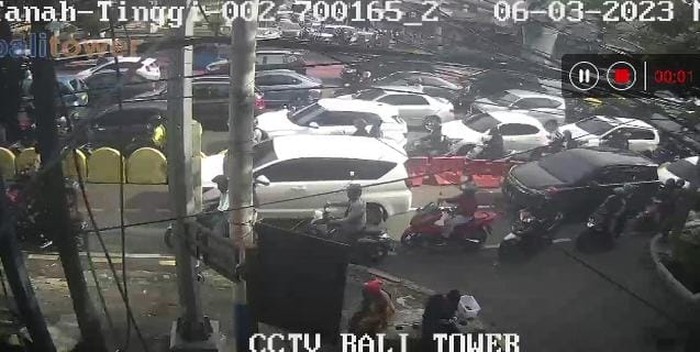 Kemacetan di sejumlah ruas jalan di  Jakarta (screenshot CCTV via aplikasi Molecool)