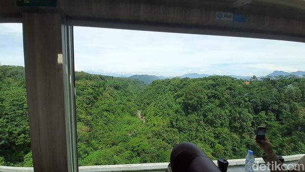 Kereta Panoramic
