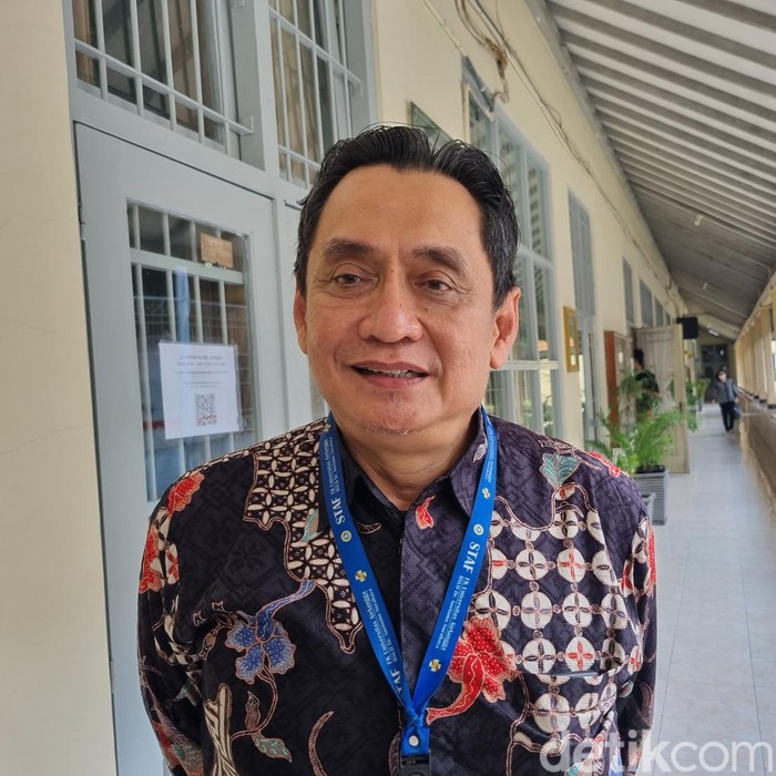 Ketua Departemen Dermatologi Venerologi FK Unair-RSU dr Soetomo, Dr dr M Yulianto Listiawan SpKK(K)