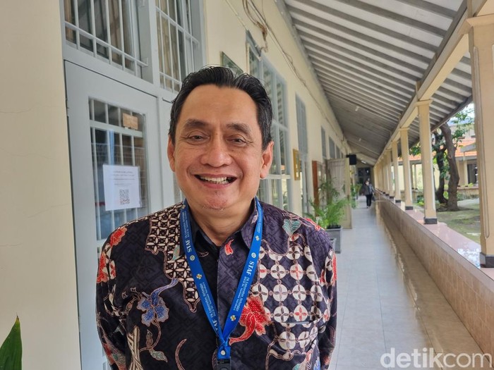 Ketua Departemen Dermatologi Venerologi FK Unair-RSU dr Soetomo, Dr dr M Yulianto Listiawan SpKK(K)