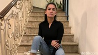 Kepada detikcom, Kia Poetri vakum karena mengurus anak dan biduk rumah tangga. Walaupun saat ini pernikahannya telah berakhir di pengadilan. (Foto: Mauludi Rismoyo)