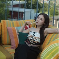 Dalam adegan di mana aku hanya memakai syal sebagai atasan, aku hanya memakai patch, dan banyak orang bertanya, Apakah kau tidak apa-apa syuting seperti ini? ungkap Kim Hieora. Foto: Instagram