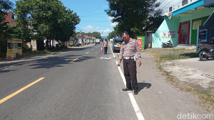 Lokasi kecelakaan motor ditabrak ambulans di Kediri