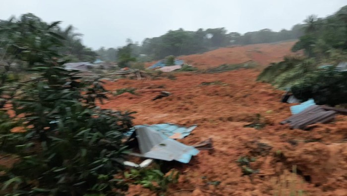 Longsor di Desa Pangkalan, Kecamatan Serasan, Kabupaten Natuna, Kepulauan Riau (Kepri)