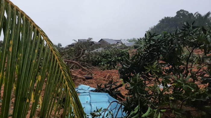 Longsor di Desa Pangkalan, Kecamatan Serasan, Kabupaten Natuna, Kepulauan Riau (Kepri)