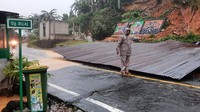 Akibat dari bencana alam tersebut, 10 orang meninggal dunia. Selain itu, 50 orang belum ditemukan.