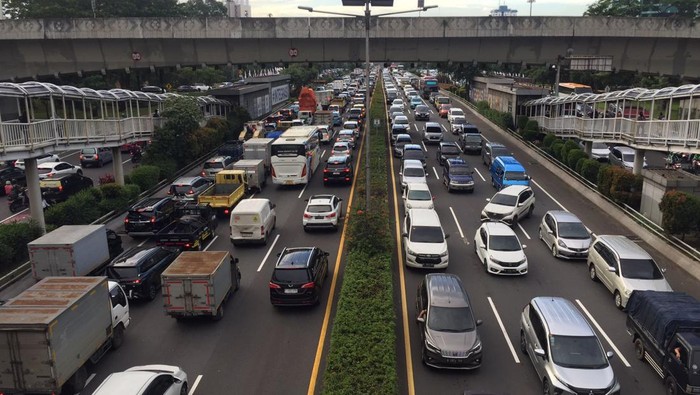 Lalin Tol Dalam Kota Cawang Arah Pancoran Macet Pagi Ini 8490