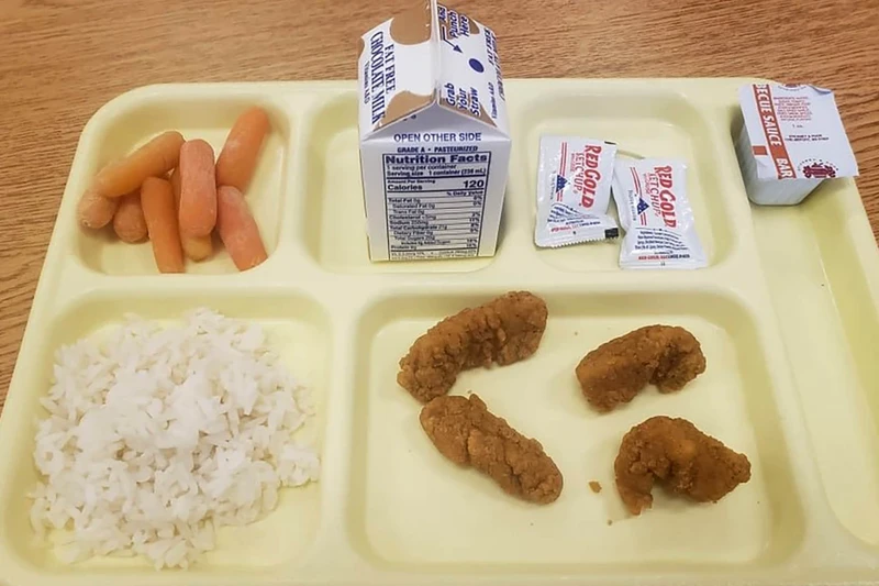 Menyedihkan! 10 Menu di Kantin Sekolah Ini Merusak Nafsu Makan