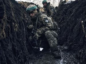 Melihat dari Dekat Situasi Perang di Parit Pertahanan Ukraina