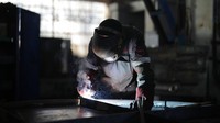Keenam tempat tidur di dalamnya terbuat dari kayu. Shelter juga dilengkapi dengan tempat untuk meletakkan kompor portabel, lantai ganda yang dapat digunakan untuk menyimpan senjata, dan pintu keluar yang mengarah ke permukaan serta pintu masuk yang dapat dicapai melalui terowongan. CEO Metinvest Yurii Ryzhenkov mengatakan gambar bunker ditemukan di arsip perusahaan, berasal dari perusahaan Soviet. Saat itu, setiap pabrik harus menghasilkan sesuatu untuk tentara.